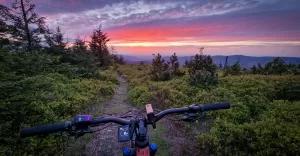 Zachód słońca na Malinowskiej Skale. #AktywnaŚroda z mocną wycieczką MTB